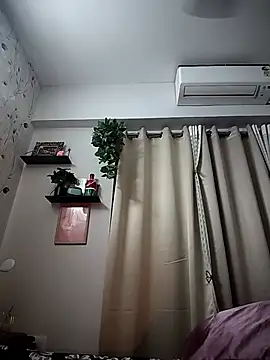 XXX chat uživo modela QueenBebe99