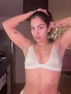 LaPetiteKim Adlı Modelin Canlı XXX Sohbeti
