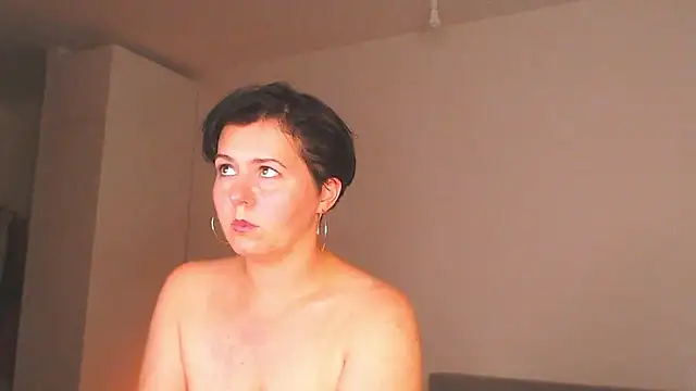 M1ssShyMira – Naživo XXX chat