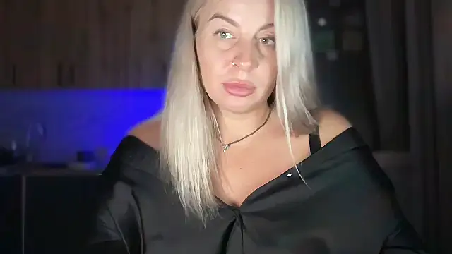Lisorine Adlı Modelin Canlı XXX Sohbeti
