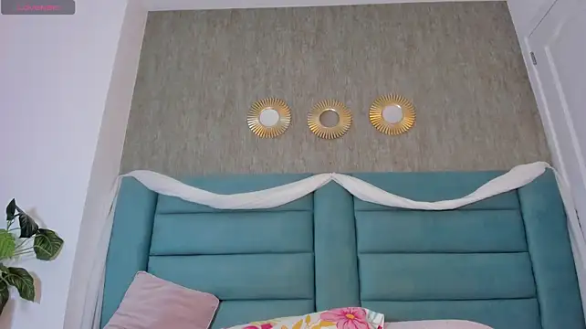 MiiaaVelvet Adlı Modelin Canlı XXX Sohbeti