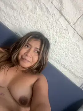 LyraMilano live XXX chat