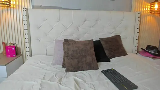 sue__stark Adlı Modelin Canlı XXX Sohbeti