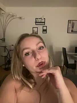 KiraBloom66's Live XXX Chat