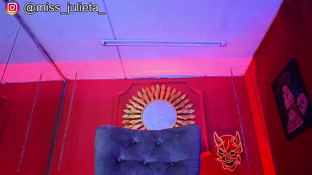 Julieta_Russell live XXX chat
