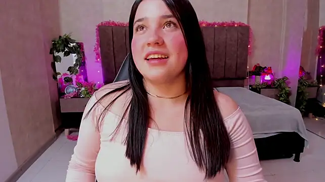 Julieth_Caandy Adlı Modelin Canlı XXX Sohbeti