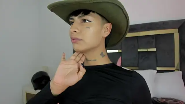 Chat +18 de Exotic__April ao vivo