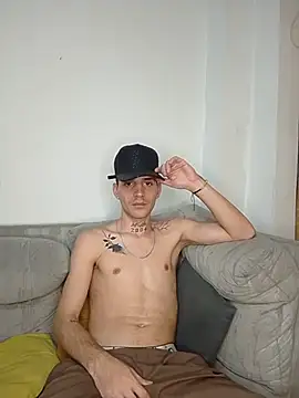 MaxHornyLatinn Live XXX chat