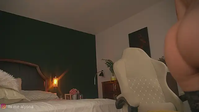 Chat XXX en directo de Alyonaqueen_