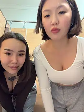 Chat XXX en directo de CreamPuff-