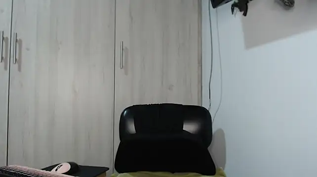khawit_1 élő XXX-chatje