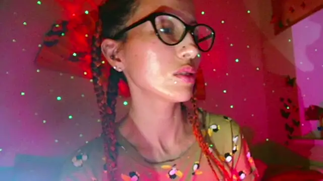 دردشة KiotoShine الجنسية المباشرة