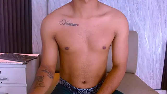 Онлайн чат XXX Brandon_Mark_