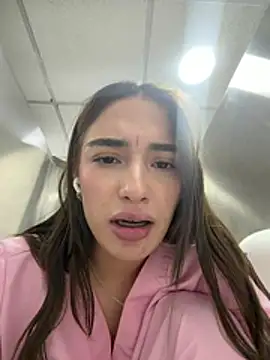 Sweet_Milaa1 Adlı Modelin Canlı XXX Sohbeti