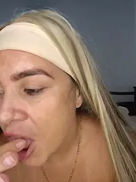 Chat XXX ao vivo de Charlott_smi