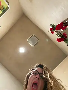 צ'אט XXX בשידור חי של TYYGueraaa77