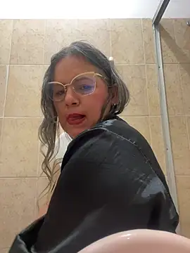 Lucy_Milf_474 Adlı Modelin Canlı XXX Sohbeti