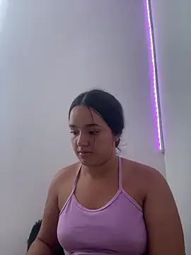 Luciaparker03 Adlı Modelin Canlı XXX Sohbeti