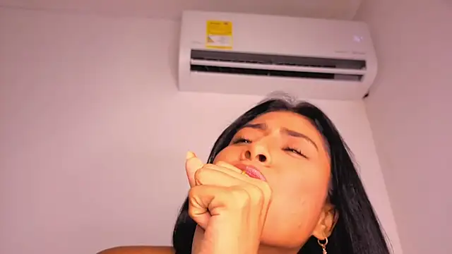 Chat XXX en directo de Zyrelia_Vael