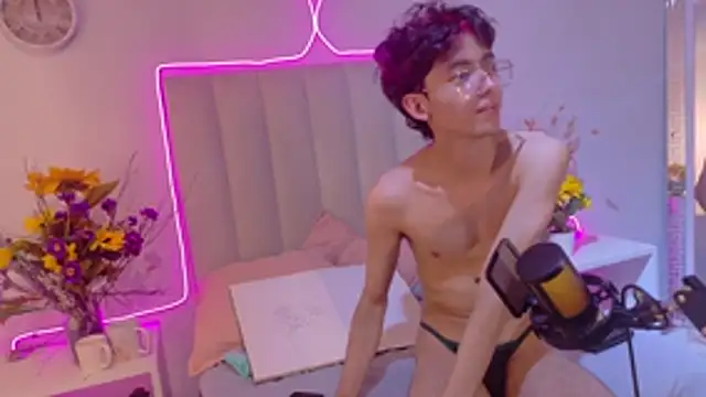 Twink_Sebas7 Adlı Modelin Canlı XXX Sohbeti