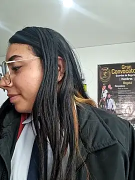 Angela__05 Adlı Modelin Canlı XXX Sohbeti