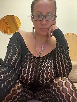 Alicedomi8 Adlı Modelin Canlı XXX Sohbeti