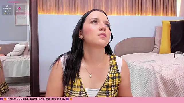 _EmilyJireh_  – Naživo XXX chat