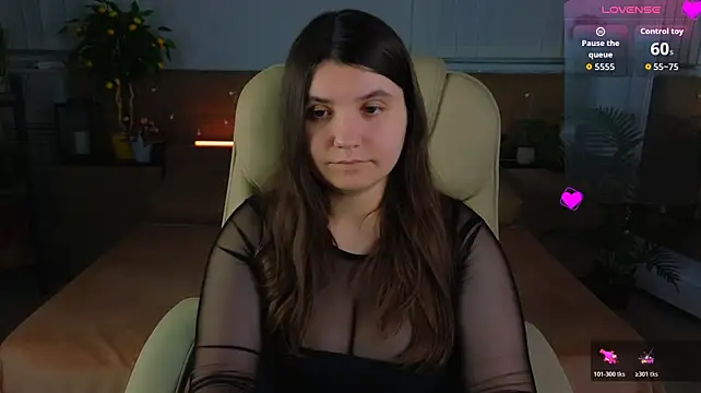 Viola__Shy Adlı Modelin Canlı XXX Sohbeti