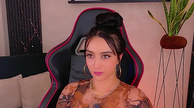 EmmyEvans1's Live XXX Chat