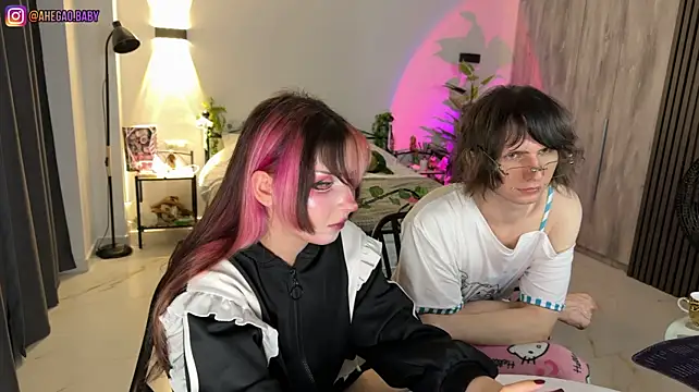 h3ntai_baby's Webcam Show