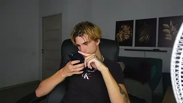 Chat +18 de Denis_Wu ao vivo