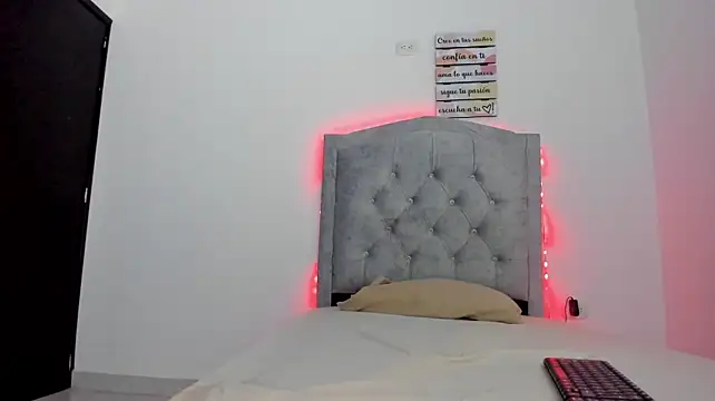 SHARONBLAKE2's Live XXX Chat