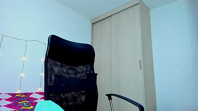 Chatroom XXX en direct de monica_little23