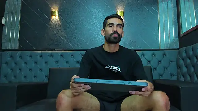 Andres_Bless Adlı Modelin Canlı XXX Sohbeti