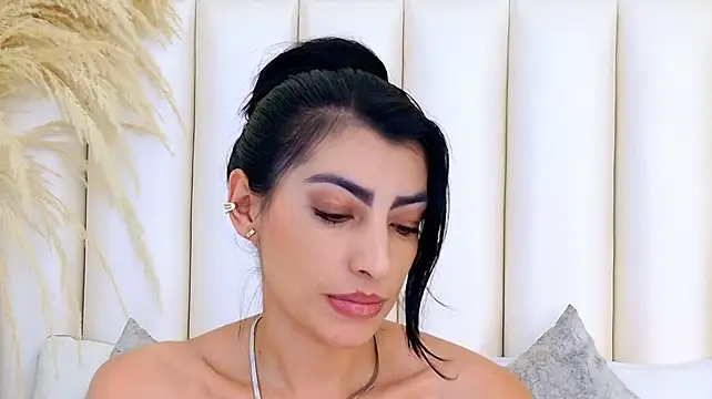 NinnaPiers Adlı Modelin Canlı XXX Sohbeti