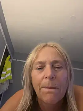 Blondnboujee53のライブXXXチャット