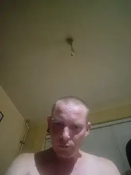 piercingpik Live XXX-chat