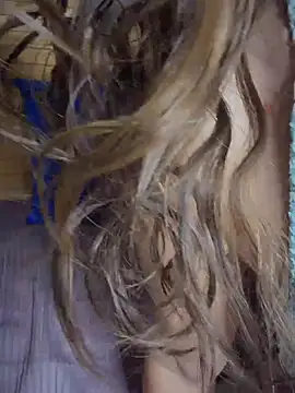 ThyraHash's Live XXX Chat