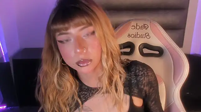 adhalee_js – Naživo XXX chat