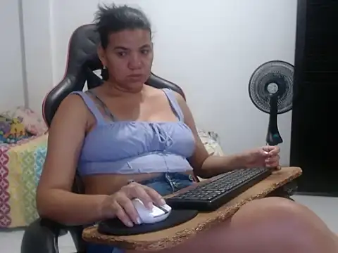 Adriana_0312's Live XXX Chat