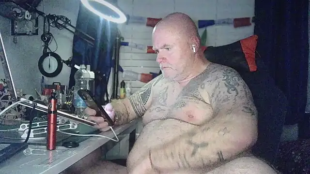 Show modela Tattooed_Dilf_01 na web-kameri