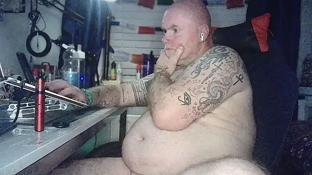 Tattooed_Dilf_01 Webcam show