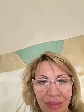 Luxury_Blonde Adlı Modelin Canlı XXX Sohbeti