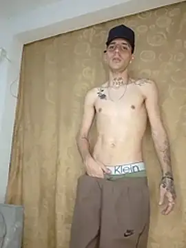 MaxHornyLatin Live XXX-Chat