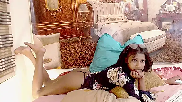 IndianSilkySpice's Live XXX Chat