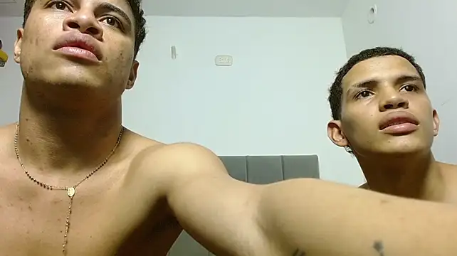 دردشة Jose_And_Daniel الجنسية المباشرة