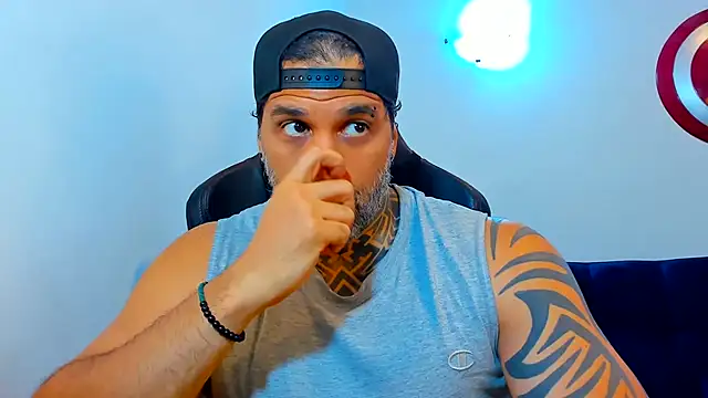 Chatroom XXX en direct de JoshRigby