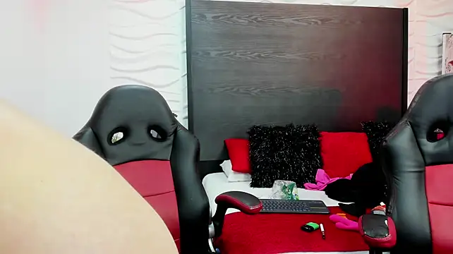 Živý XXX chat inkedsinners_
