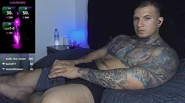 Chat +18 de Shane_Clay ao vivo