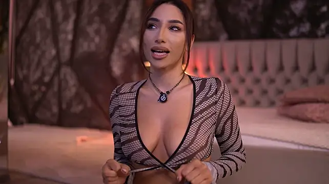 Chat +18 de GinaValentinna ao vivo